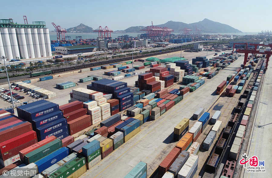 Через китайско-казахстанскую логистическую базу прошло в общей сложности 12,96 млн. тонн грузов, китайско-европейские железнодорожные рейсы охватывают пять стран Центральной Азии