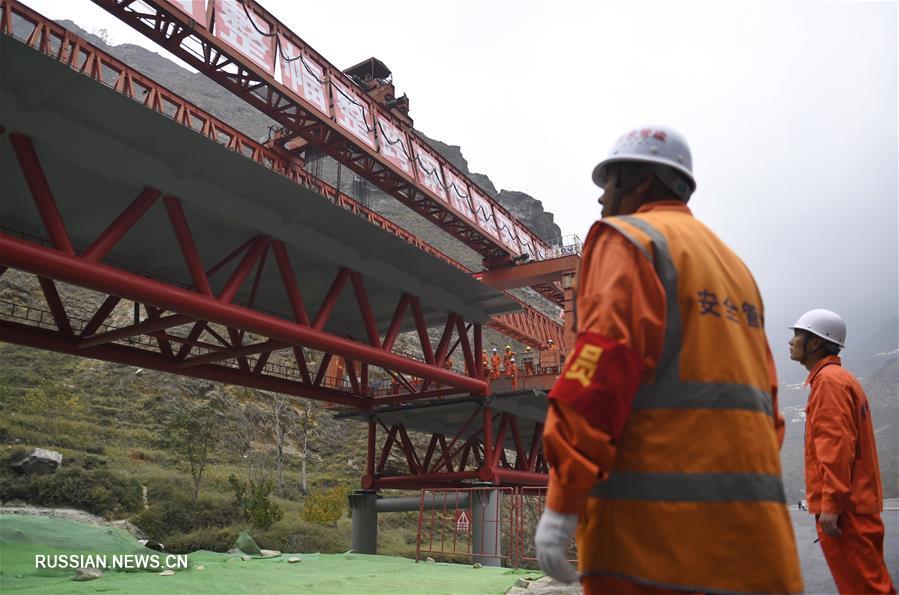 Завершено смыкание моста на скоростной автомагистрали в провинции Сычуань