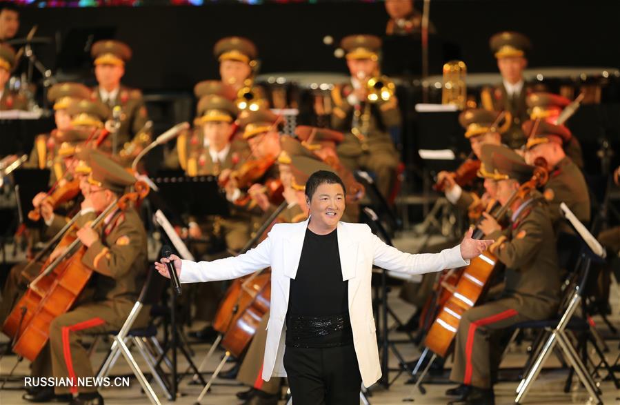 Совместное выступление деятелей искусств КНР и КНДР в Пхеньяне