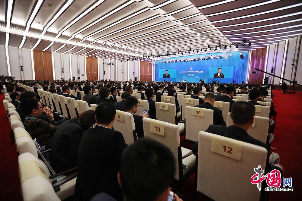 5 ноября Первое китайское международное импортное ЭКСПО открылось в Национальном выставочном центре Шанхая. Председатель КНР Си Цзиньпин присутствовал на церемонии открытия мероприятия и выступил с основной речью. 