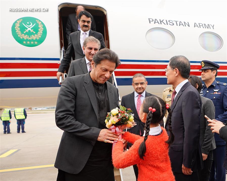 Премьер-министр Пакистана Имран Хан в воскресенье прибыл в Шанхай для участия в первом Китайском международном импортном ЭКСПО, которое пройдет 5-10 ноября.