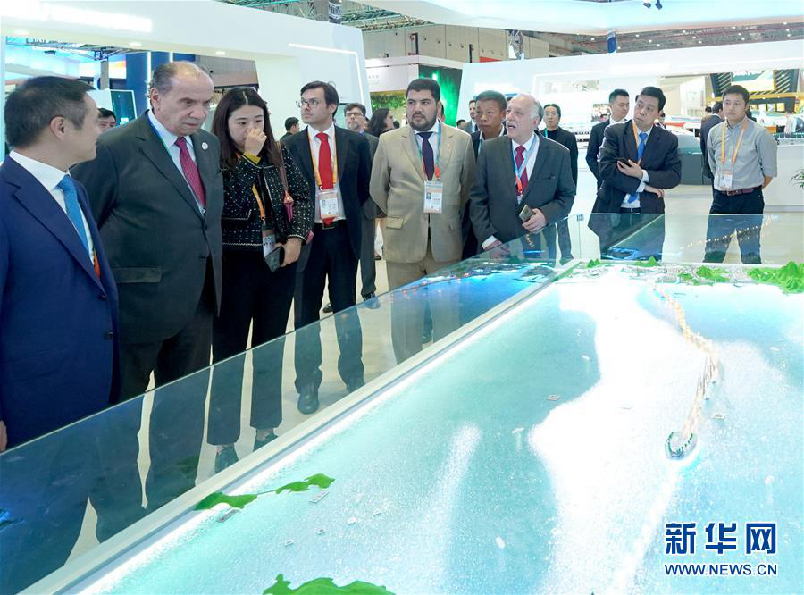 Посещение павильона Китая на первом Китайском международном импортном ЭКСПО