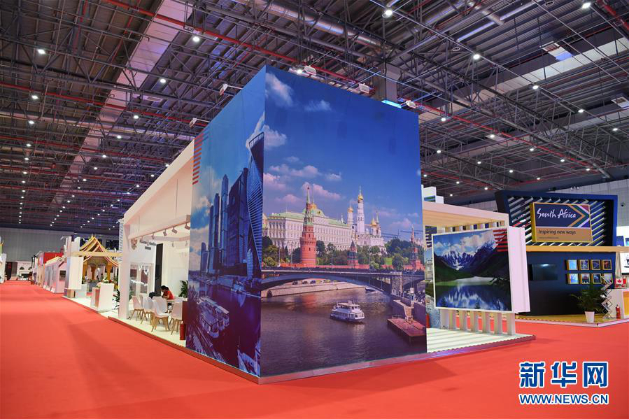 Посещение павильонов стран-главных почетных гостей на первом Китайском международном импортном ЭКСПО