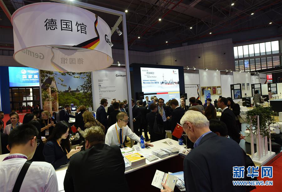 Посещение павильонов стран-главных почетных гостей на первом Китайском международном импортном ЭКСПО