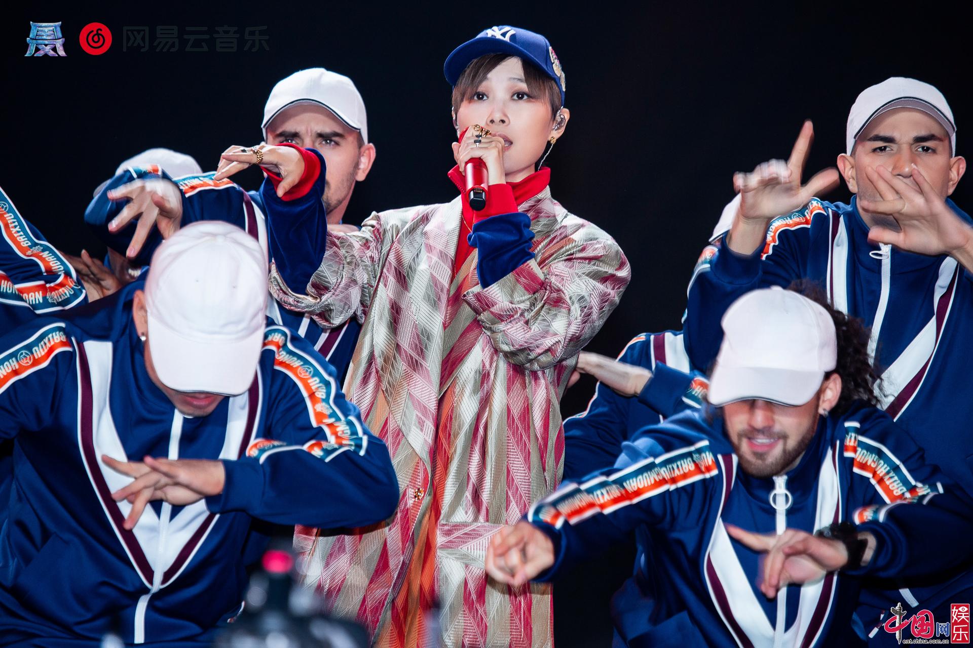 Звезды на торжественной музыкальной церемонии в Пекине