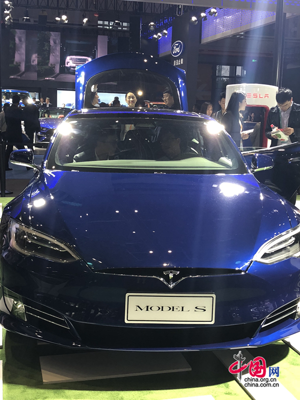 7 ноября, автопавильон Первого китайского международного импортного ЭКСПО пользуются большой популярностью у посетителей. Многиеавтобрендыэкспонируют новые модели электромобилей.