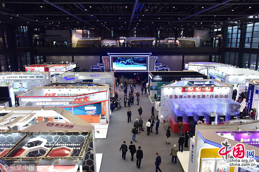 6 ноября 2018 года в первой половине дня, ЭКСПО «Свет интернета» (Light of Internet EXPO) в рамках Пятой всемирной конференции по вопросам Интернета открылось в поселке Учжэнь провинции Чжэцзян. 