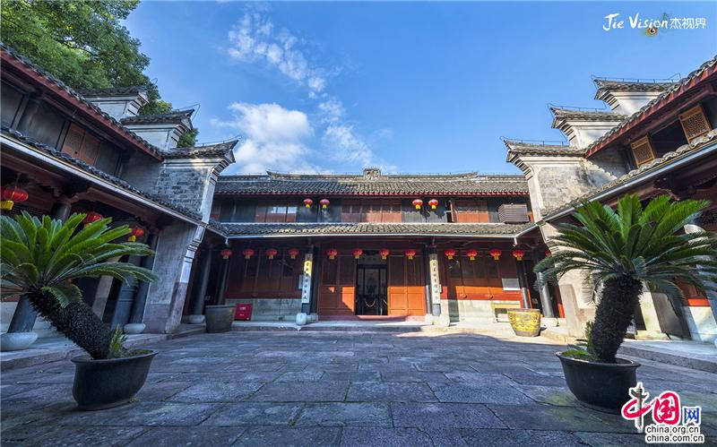 Посещение в резиденцию Иньтайди для наслаждения искусством жизни чиновников города Нинбо в династии Цин