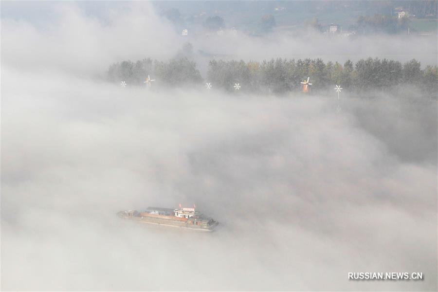 Центральные и восточные районы Китая окутаны сильным туманом