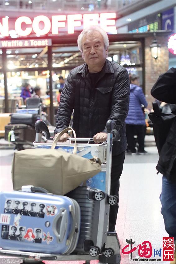 Знаменитый актер Ту Мэнь в аэропорту