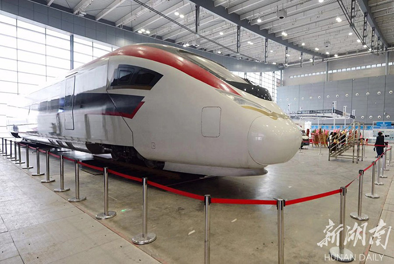 На выставке в Хунани появился двухэтажный высокоскоростной поезд