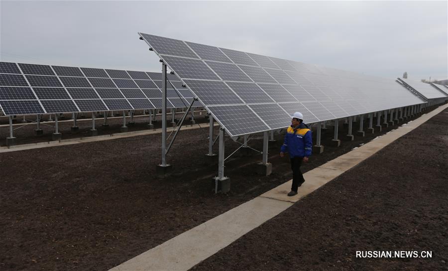 Китай построил для Казахстана солнечную и ветровую электростанции