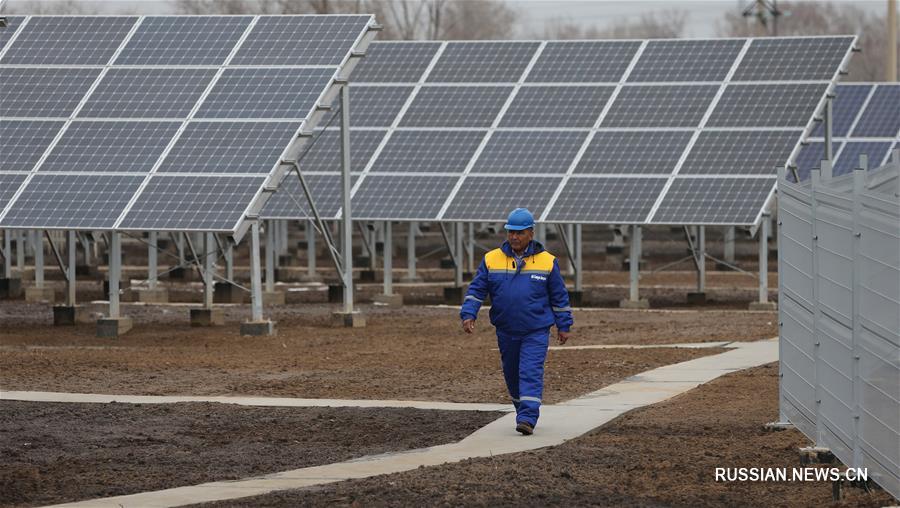 Китай построил для Казахстана солнечную и ветровую электростанции