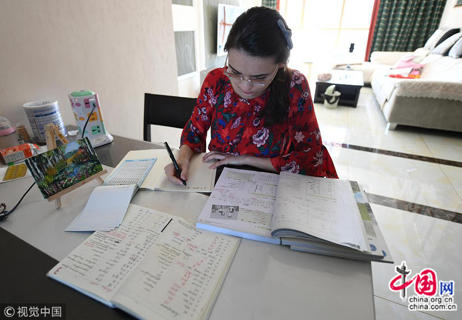 26-летняя Валентина родом из России, она любит китайскую культуру и кухню. Со своим мужем-китайцем Валентина познакомилась через Интернет и переехала жить в город Чанчунь провинции Цзилинь.