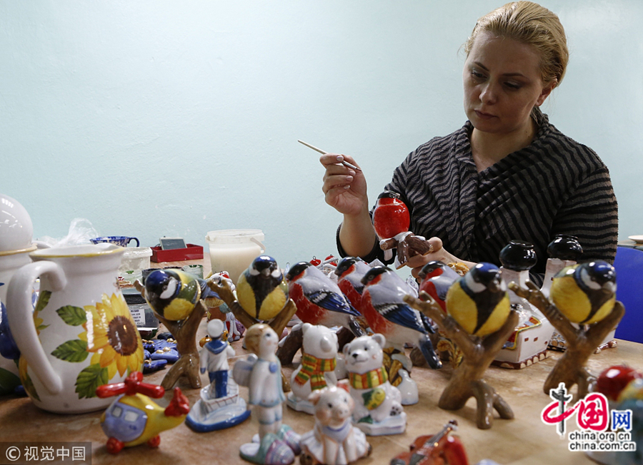 4 декабря в городе Ярославль мастера создают игрушки к наступающему Новому году.