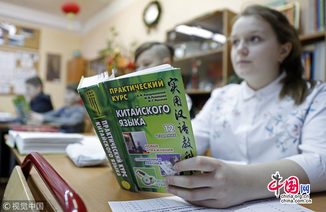 Китайский язык включен в ЕГЭ в России, российские студенты изучают вэньянь