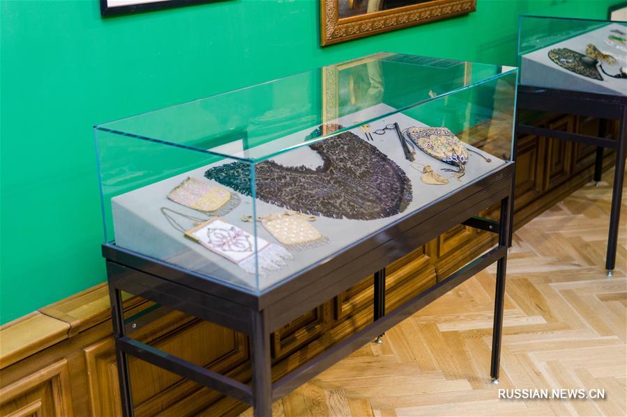 Выставка старинных работ из бисера продолжается во Владивостоке
