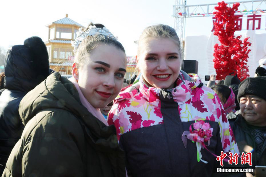 Международная групповая свадьба прошла на замерзшем озере на китайско-российской границе