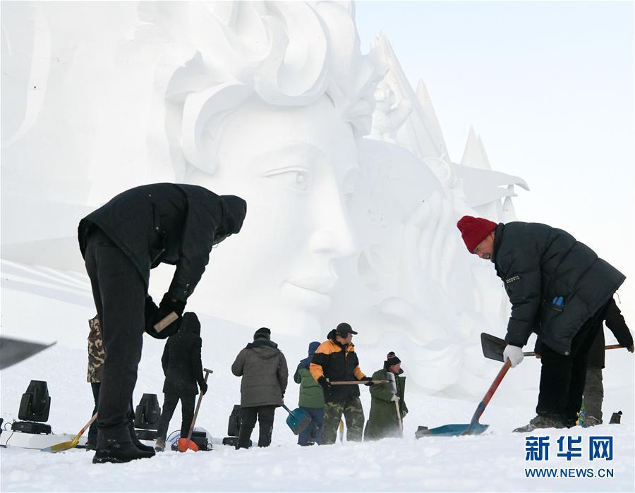Харбин: завершено создание главной снежной скульптуры 31-й Международной художественной выставки
