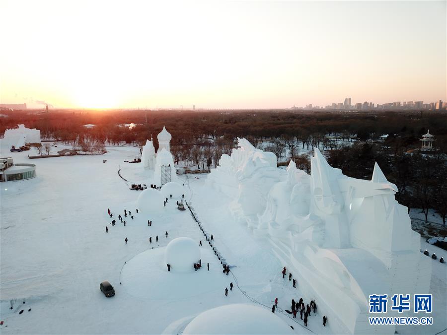 Харбин: завершено создание главной снежной скульптуры 31-й Международной художественной выставки