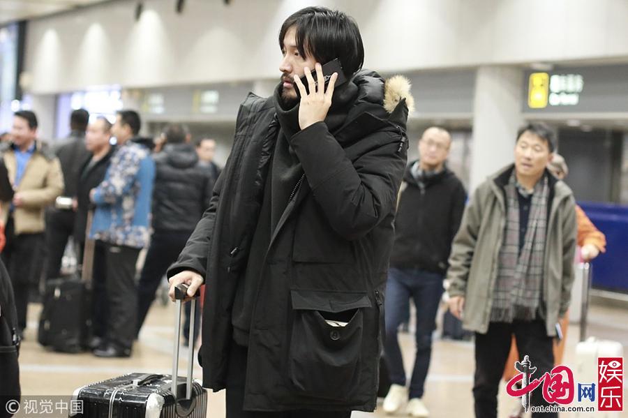 Актер Ван Чуаньцзюнь в аэропорту