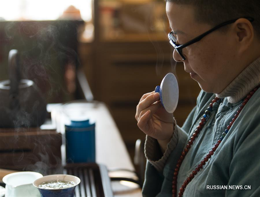 Белый чай на основе цветов химонанта из провинции Чжэцзян