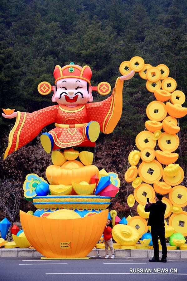 По всему Китаю чувствуется приближение Праздника весны -- Нового года по традиционному лунному календарю, который в этом году выпадает на 5 февраля.