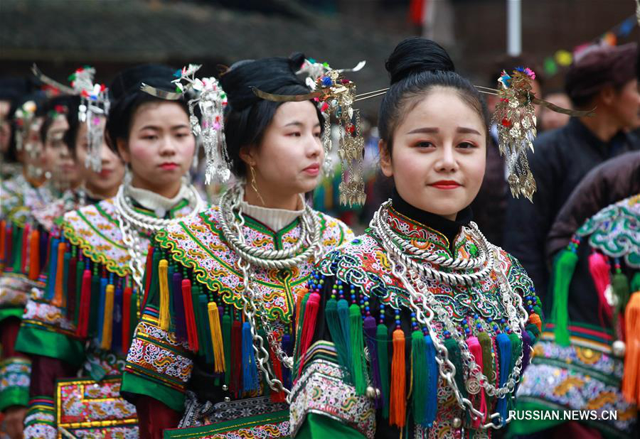 Празднование Нового года в дунской деревне в провинции Гуйчжоу