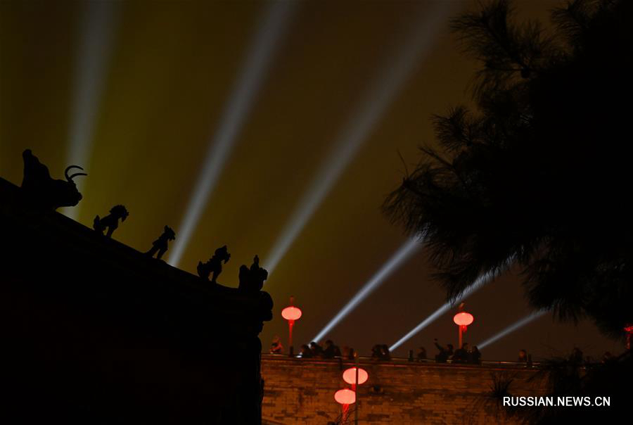 Запретный город впервые открывает ворота в ночное время в честь Праздника фонарей