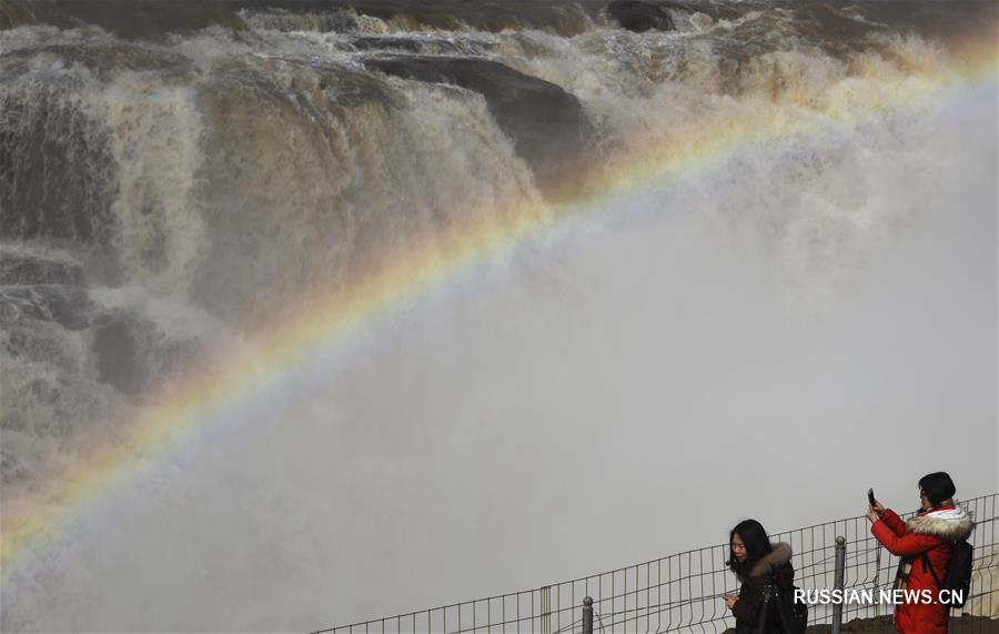 Весеннее увеличение стока воды на водопаде Хукоу