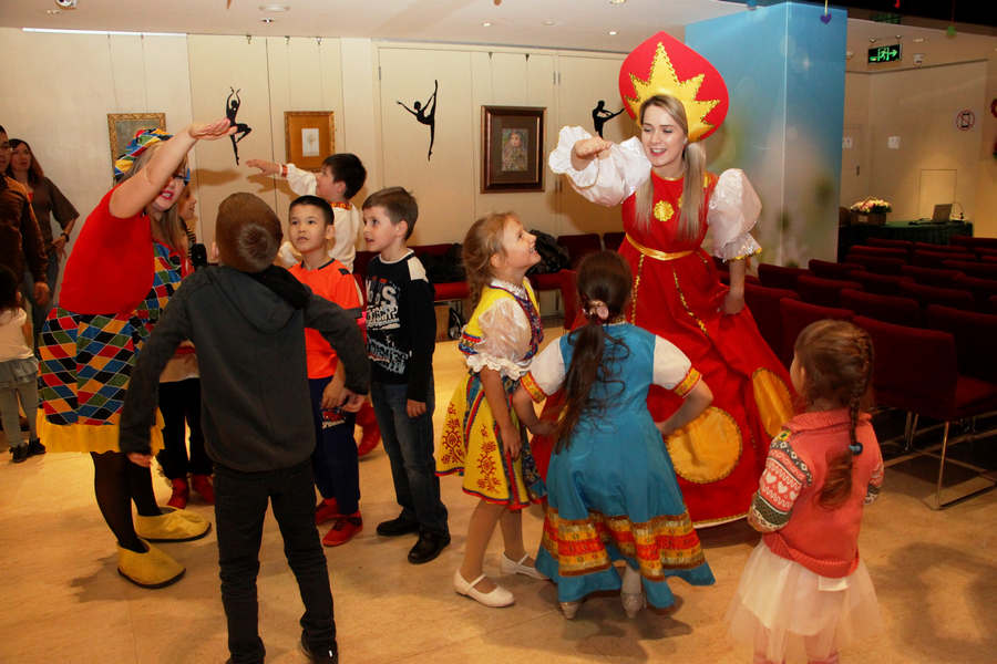 В Российском культурном центре в Пекине состоялось мероприятие, посвященное Масленице и Международному женскому дню