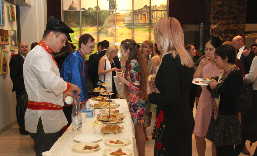 В Российском культурном центре в Пекине состоялось мероприятие, посвященное Масленице и Международному женскому дню