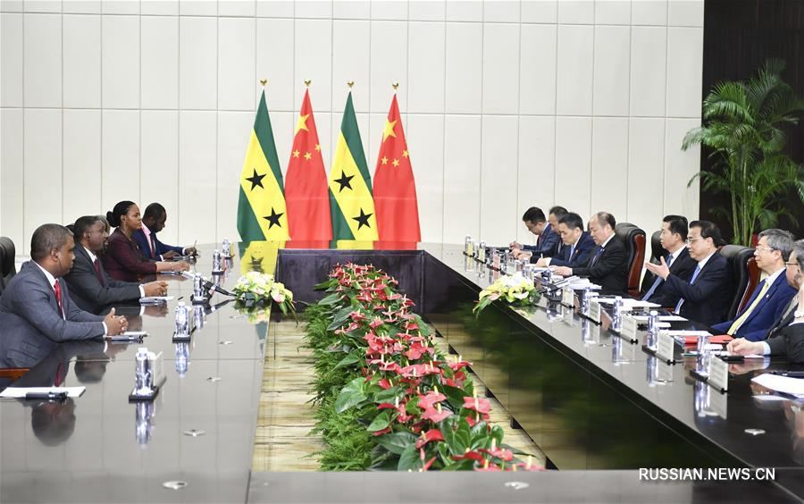 Ли Кэцян провел встречу с премьер-министром Сан-Томе и Принсипи