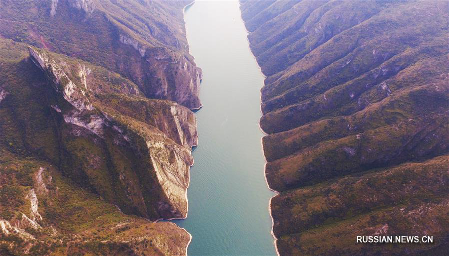 Ущелье Уся -- одно из самых живописных мест Китая