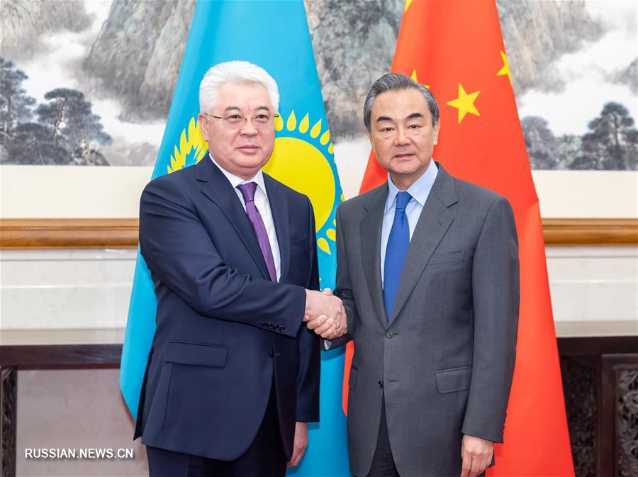 Ван И провел переговоры с главой МИД Казахстана Б.Атамкуловым