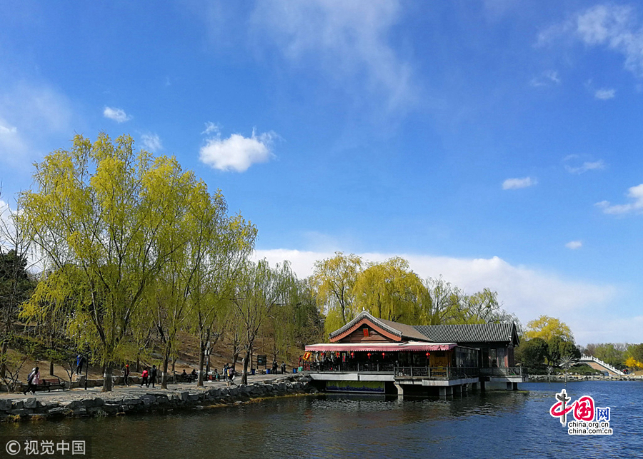 Весенние пейзажи в парке Юаньминъюань