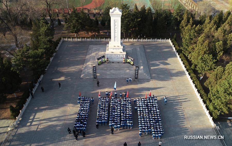 По всему Китаю в преддверии праздника Цинмин проходят торжественные церемонии в память о героях прошлого.