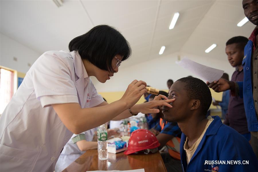 Работа китайских медиков в отдаленных районах Замбии