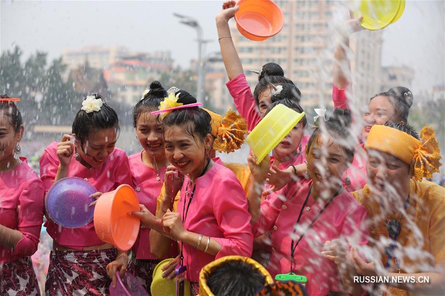 "Водные" гулянья в провинции Юньнань