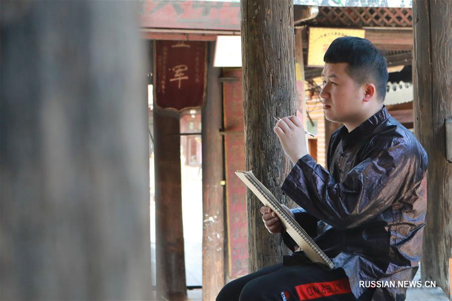 Молодой иллюстратор из провинции Гуйчжоу -- хранитель народной культуры 