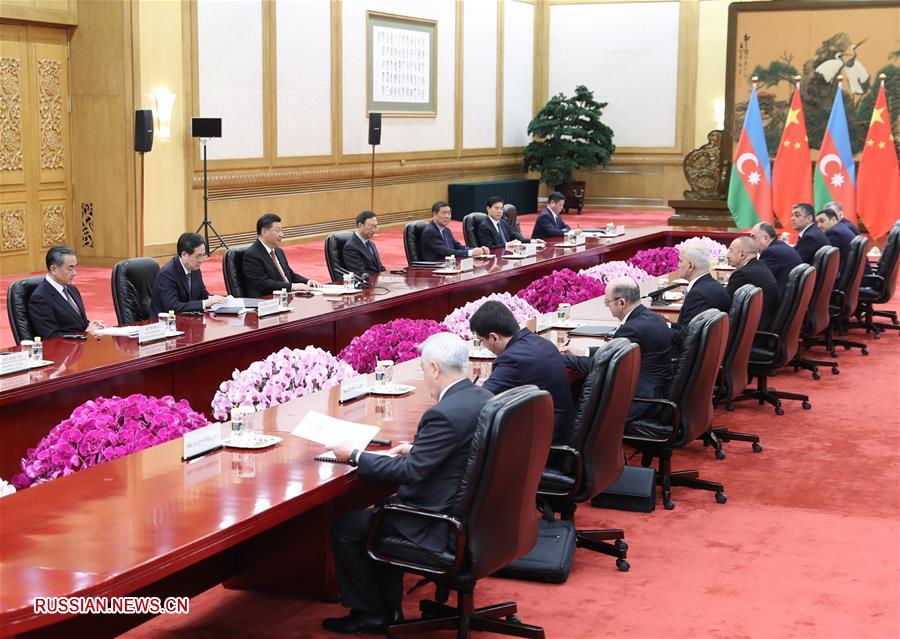 Председатель КНР Си Цзиньпин сегодня встретился в Доме народных собраний с президентом Азербайджана Ильхамом Алиевым.