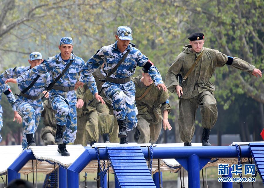 Во вторник в рамках китайско-российских совместных военных учений "Морское взаимодействие-2019" состоялись соревнования морской пехоты двух стран.