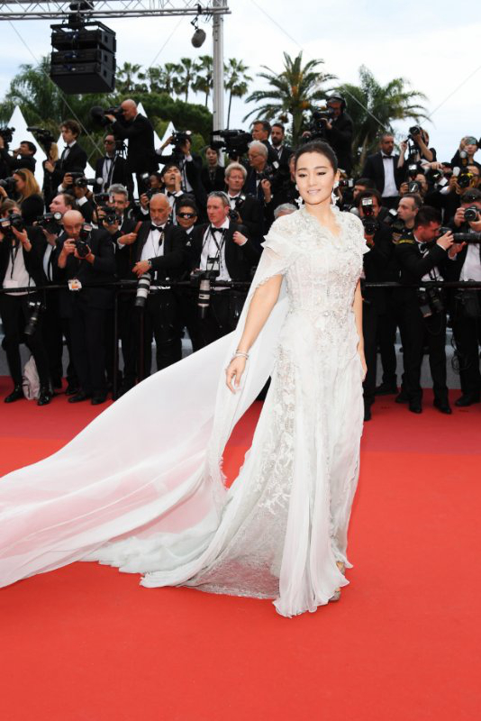 Гун Ли блистала на красной дорожке 72-го Международного Каннского кинофестиваля