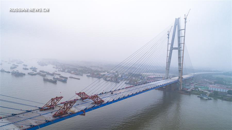 В провинции Хубэй выполнено смыкание нового моста над рекой Янцзы 