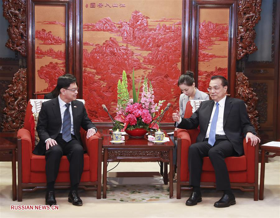 Премьер Госсовета КНР Ли Кэцян встретился с заместителем премьер-министра Сингапура
