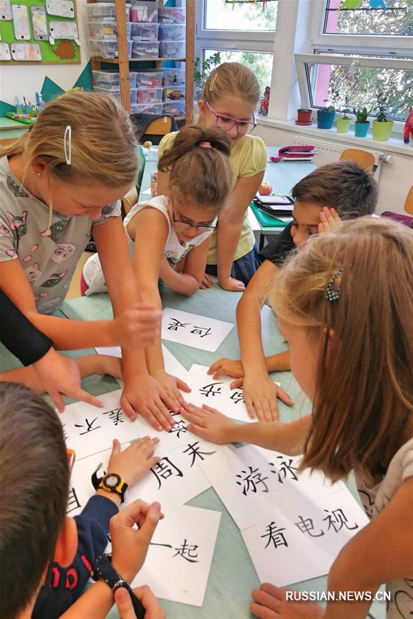 Школа в 15-м районе Будапешта - единственная в Центральной и Восточной Европе, где обучение ведется на местном и китайском языках, - обретает популярность. 