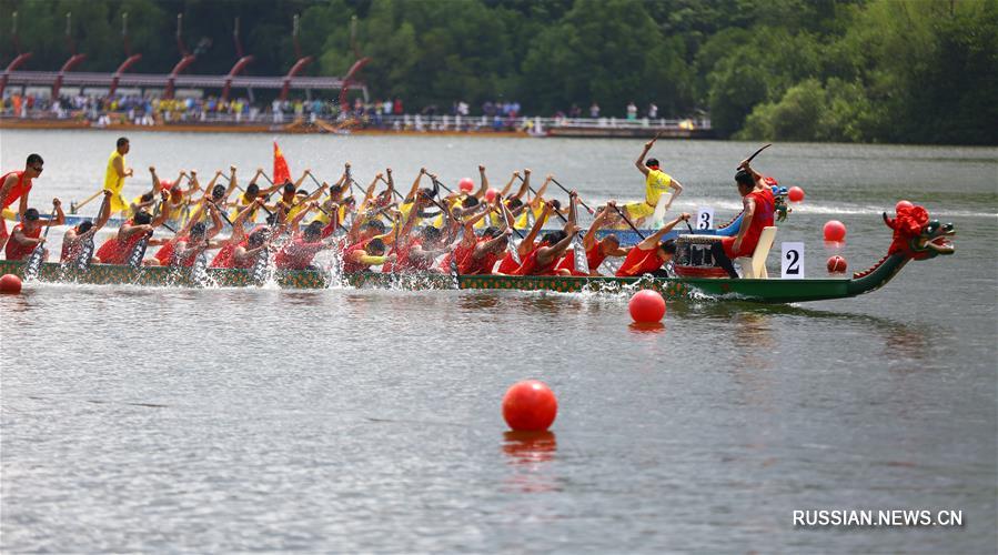 По всему Китаю в эти дни проходят разнообразные мероприятия, приуроченные к приближающемуся традиционному празднику Дуаньу. 