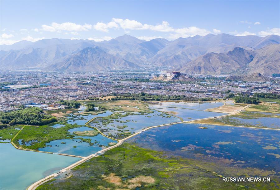 Тибетский АР /Юго-Западный Китай/ славится на весь мир своей природой. Этот район называют "крышей мира" и "третьим полюсом Земли". Местные власти направляют максимальные усилия на сохранение окружающей среды. 