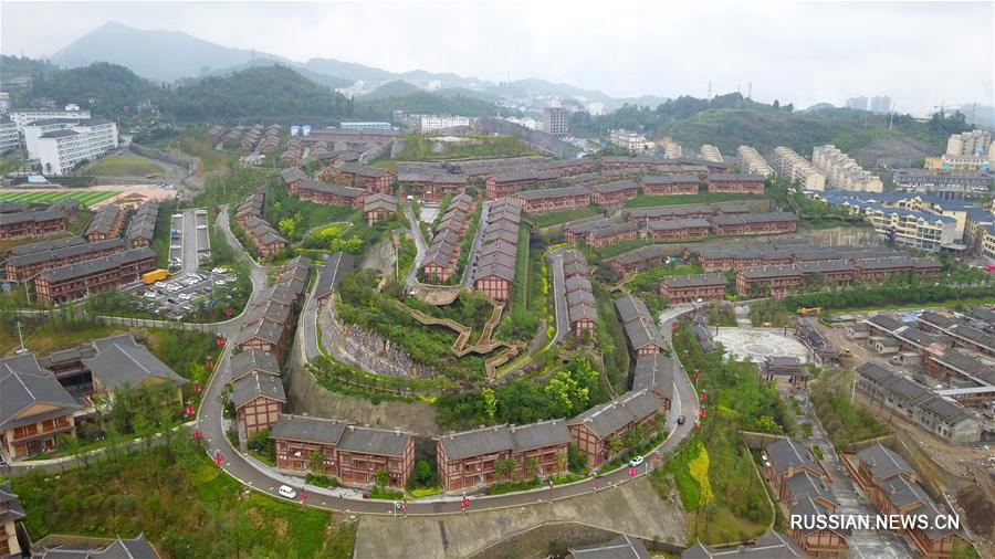 Жителей бедного поселка в провинции Гуйчжоу переселили в новые дома 