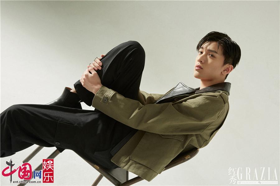 Стильный Чжао Инбо снялся для обложки журнала